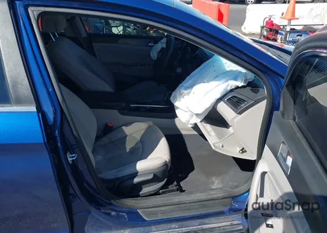 2015 Hyundai Sonata Sport z USA, uszkodzony, nr VIN 5NPE34AF8FH100334